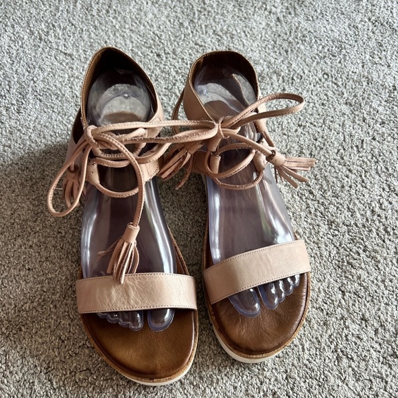 Miz Mooz Size 40 Lace Up Gladiator Tassel Ankle Strap Wedge Sandals - Picture 2 of 5